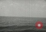 Immagine di La marina mercantile marinai United States USA, 1944, secondo 46 filmato di repertorio 65675058112