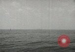 Immagine di La marina mercantile marinai United States USA, 1944, secondo 48 filmato di repertorio 65675058112