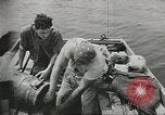 Immagine di La marina mercantile marinai United States USA, 1944, secondo 59 filmato di repertorio 65675058112