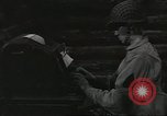 Image automotive usine de remontage Théâtre Méditerranéen, 1943, de la seconde 43 séquences d'archives historiques vidéo 65675058120