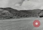 Standbild Douglas C-47 Skytrain Wau Papua Neu Guinea, 1943, aus Sekunde 58 historischem Filmmaterial Videoclip 65675058121