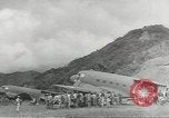 Standbild Douglas C-47 Skytrain Wau Papua Neu Guinea, 1943, aus Sekunde 26 historischem Filmmaterial Videoclip 65675058123