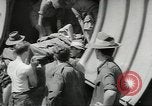 Standbild Douglas C-47 Skytrain Wau Papua Neu Guinea, 1943, aus Sekunde 32 historischem Filmmaterial Videoclip 65675058123