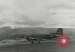Standbild Douglas C-47 Skytrain Wau Papua Neu Guinea, 1943, aus Sekunde 50 historischem Filmmaterial Videoclip 65675058123