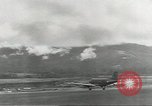 Standbild Douglas C-47 Skytrain Wau Papua Neu Guinea, 1943, aus Sekunde 52 historischem Filmmaterial Videoclip 65675058123