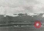 Standbild Douglas C-47 Skytrain Wau Papua Neu Guinea, 1943, aus Sekunde 55 historischem Filmmaterial Videoclip 65675058123