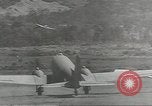 Standbild Douglas C-47 Skytrain Wau Papua Neu Guinea, 1943, aus Sekunde 60 historischem Filmmaterial Videoclip 65675058123