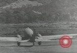 Standbild Douglas C-47 Skytrain Wau Papua Neu Guinea, 1943, aus Sekunde 61 historischem Filmmaterial Videoclip 65675058123