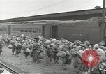 Standbild Amerikanische Soldaten auf dem Weg in den Krieg New York City USA, 1944, aus Sekunde 14 historischem Filmmaterial Videoclip 65675058141
