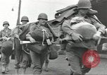 Standbild Amerikanische Soldaten auf dem Weg in den Krieg New York City USA, 1944, aus Sekunde 20 historischem Filmmaterial Videoclip 65675058141