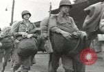 Standbild Amerikanische Soldaten auf dem Weg in den Krieg New York City USA, 1944, aus Sekunde 22 historischem Filmmaterial Videoclip 65675058141