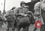 Standbild Amerikanische Soldaten auf dem Weg in den Krieg New York City USA, 1944, aus Sekunde 23 historischem Filmmaterial Videoclip 65675058141