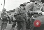 Standbild Amerikanische Soldaten auf dem Weg in den Krieg New York City USA, 1944, aus Sekunde 24 historischem Filmmaterial Videoclip 65675058141