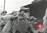 Standbild Amerikanische Soldaten auf dem Weg in den Krieg New York City USA, 1944, aus Sekunde 32 historischem Filmmaterial Videoclip 65675058141