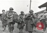 Standbild Amerikanische Soldaten auf dem Weg in den Krieg New York City USA, 1944, aus Sekunde 34 historischem Filmmaterial Videoclip 65675058141