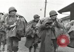 Standbild Amerikanische Soldaten auf dem Weg in den Krieg New York City USA, 1944, aus Sekunde 35 historischem Filmmaterial Videoclip 65675058141