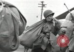Standbild Amerikanische Soldaten auf dem Weg in den Krieg New York City USA, 1944, aus Sekunde 37 historischem Filmmaterial Videoclip 65675058141