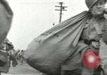 Standbild Amerikanische Soldaten auf dem Weg in den Krieg New York City USA, 1944, aus Sekunde 38 historischem Filmmaterial Videoclip 65675058141