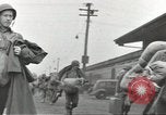 Standbild Amerikanische Soldaten auf dem Weg in den Krieg New York City USA, 1944, aus Sekunde 41 historischem Filmmaterial Videoclip 65675058141