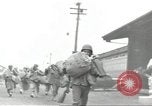 Standbild Amerikanische Soldaten auf dem Weg in den Krieg New York City USA, 1944, aus Sekunde 44 historischem Filmmaterial Videoclip 65675058141