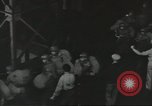 Standbild Amerikanische Soldaten auf dem Weg in den Krieg New York City USA, 1944, aus Sekunde 49 historischem Filmmaterial Videoclip 65675058141