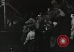 Standbild Amerikanische Soldaten auf dem Weg in den Krieg New York City USA, 1944, aus Sekunde 52 historischem Filmmaterial Videoclip 65675058141