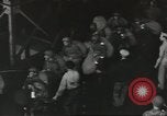 Standbild Amerikanische Soldaten auf dem Weg in den Krieg New York City USA, 1944, aus Sekunde 54 historischem Filmmaterial Videoclip 65675058141