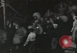 Standbild Amerikanische Soldaten auf dem Weg in den Krieg New York City USA, 1944, aus Sekunde 55 historischem Filmmaterial Videoclip 65675058141