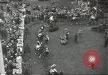 Standbild Kentucky Derby Louisville Kentucky USA, 1944, aus Sekunde 17 historischem Filmmaterial Videoclip 65675058151