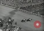 Standbild Kentucky Derby Louisville Kentucky USA, 1944, aus Sekunde 20 historischem Filmmaterial Videoclip 65675058151