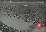 Standbild Kentucky Derby Louisville Kentucky USA, 1944, aus Sekunde 26 historischem Filmmaterial Videoclip 65675058151