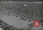 Standbild Kentucky Derby Louisville Kentucky USA, 1944, aus Sekunde 27 historischem Filmmaterial Videoclip 65675058151