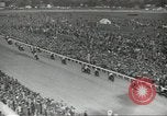 Standbild Kentucky Derby Louisville Kentucky USA, 1944, aus Sekunde 28 historischem Filmmaterial Videoclip 65675058151