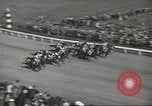 Standbild Kentucky Derby Louisville Kentucky USA, 1944, aus Sekunde 36 historischem Filmmaterial Videoclip 65675058151