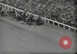 Standbild Kentucky Derby Louisville Kentucky USA, 1944, aus Sekunde 42 historischem Filmmaterial Videoclip 65675058151