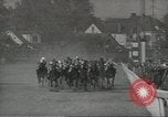 Standbild Kentucky Derby Louisville Kentucky USA, 1944, aus Sekunde 46 historischem Filmmaterial Videoclip 65675058151