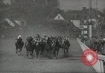 Standbild Kentucky Derby Louisville Kentucky USA, 1944, aus Sekunde 47 historischem Filmmaterial Videoclip 65675058151