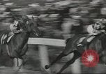 Standbild Kentucky Derby Louisville Kentucky USA, 1944, aus Sekunde 52 historischem Filmmaterial Videoclip 65675058151