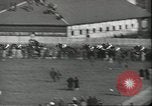 Standbild Kentucky Derby Louisville Kentucky USA, 1944, aus Sekunde 62 historischem Filmmaterial Videoclip 65675058151