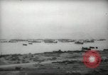 Standbild Allied Infanterie Normandie Frankreich, 1944, aus Sekunde 20 historischem Filmmaterial Videoclip 65675058152