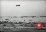 Standbild Allied Infanterie Normandie Frankreich, 1944, aus Sekunde 27 historischem Filmmaterial Videoclip 65675058152