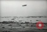 Standbild Allied Infanterie Normandie Frankreich, 1944, aus Sekunde 28 historischem Filmmaterial Videoclip 65675058152