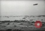 Standbild Allied Infanterie Normandie Frankreich, 1944, aus Sekunde 30 historischem Filmmaterial Videoclip 65675058152