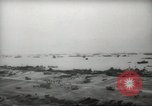 Standbild Allied Infanterie Normandie Frankreich, 1944, aus Sekunde 33 historischem Filmmaterial Videoclip 65675058152