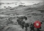 Standbild Allied Infanterie Normandie Frankreich, 1944, aus Sekunde 37 historischem Filmmaterial Videoclip 65675058152