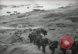 Standbild Allied Infanterie Normandie Frankreich, 1944, aus Sekunde 38 historischem Filmmaterial Videoclip 65675058152