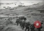 Standbild Allied Infanterie Normandie Frankreich, 1944, aus Sekunde 39 historischem Filmmaterial Videoclip 65675058152