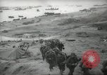 Standbild Allied Infanterie Normandie Frankreich, 1944, aus Sekunde 40 historischem Filmmaterial Videoclip 65675058152