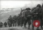 Standbild Allied Infanterie Normandie Frankreich, 1944, aus Sekunde 43 historischem Filmmaterial Videoclip 65675058152