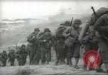Standbild Allied Infanterie Normandie Frankreich, 1944, aus Sekunde 47 historischem Filmmaterial Videoclip 65675058152